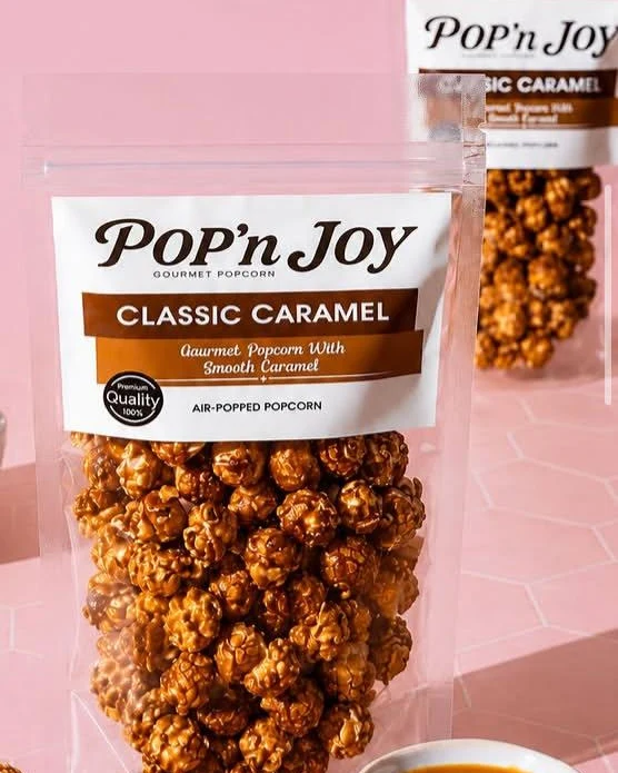 Sachet Pop’n Joy Classic Caramel avec bol de popcorn au caramel